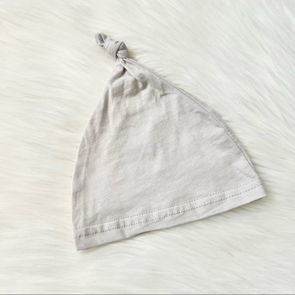 (💙8/$25) NEW! Top knot baby cap